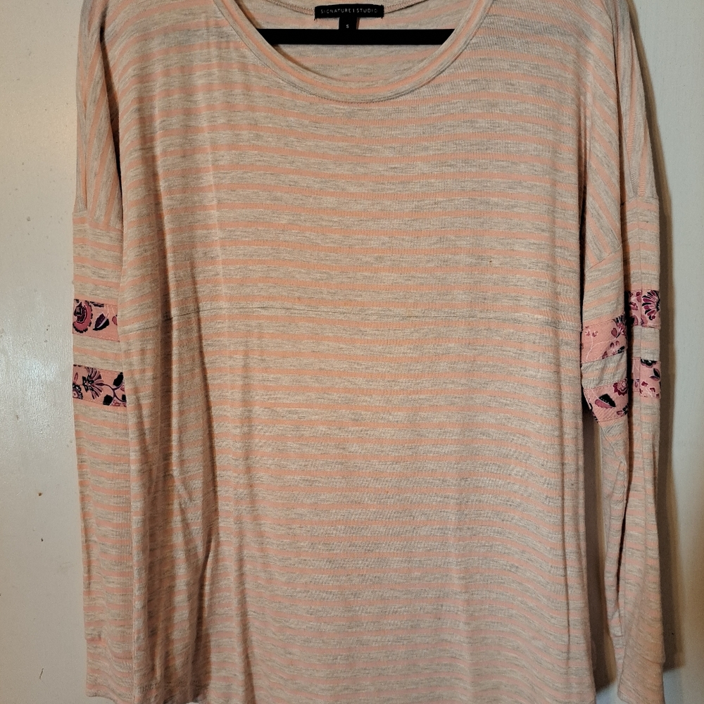 SIGNATURE STUDIO LIGHTWEIGHT TOP